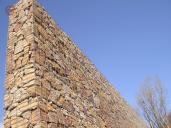 Realizace opěrné zdi ze svařovaných gabionů, Maccaferri.