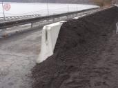 Využití recyklátu jako ochrany - tlumícího prvku pro zvýšení účinnosti bariéry z  betonových svodidel NEW JERSEY.